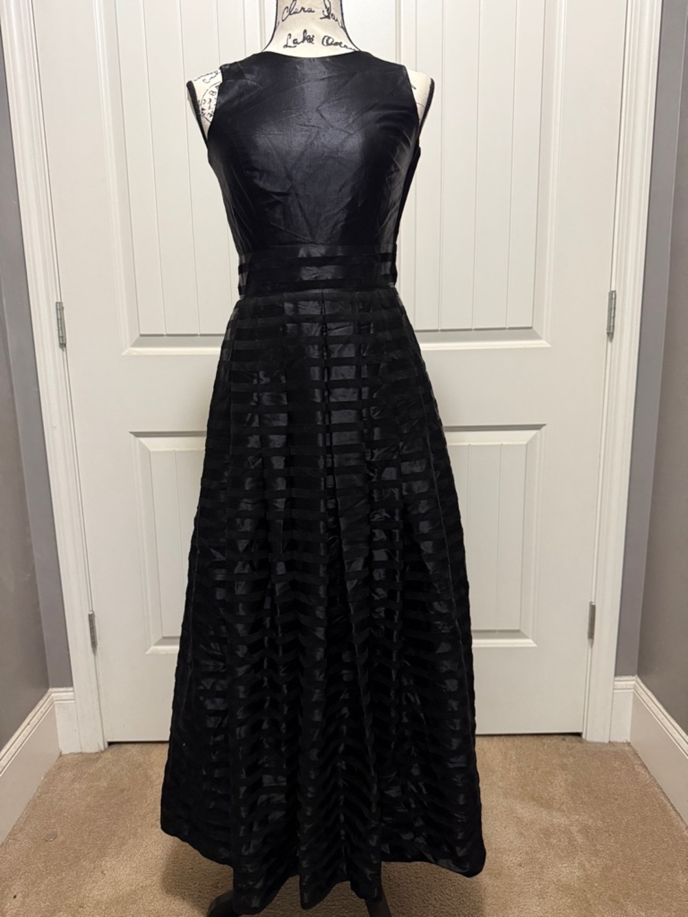 Formal Gown Ever Beauty Size 4 Black Satin Long Dress